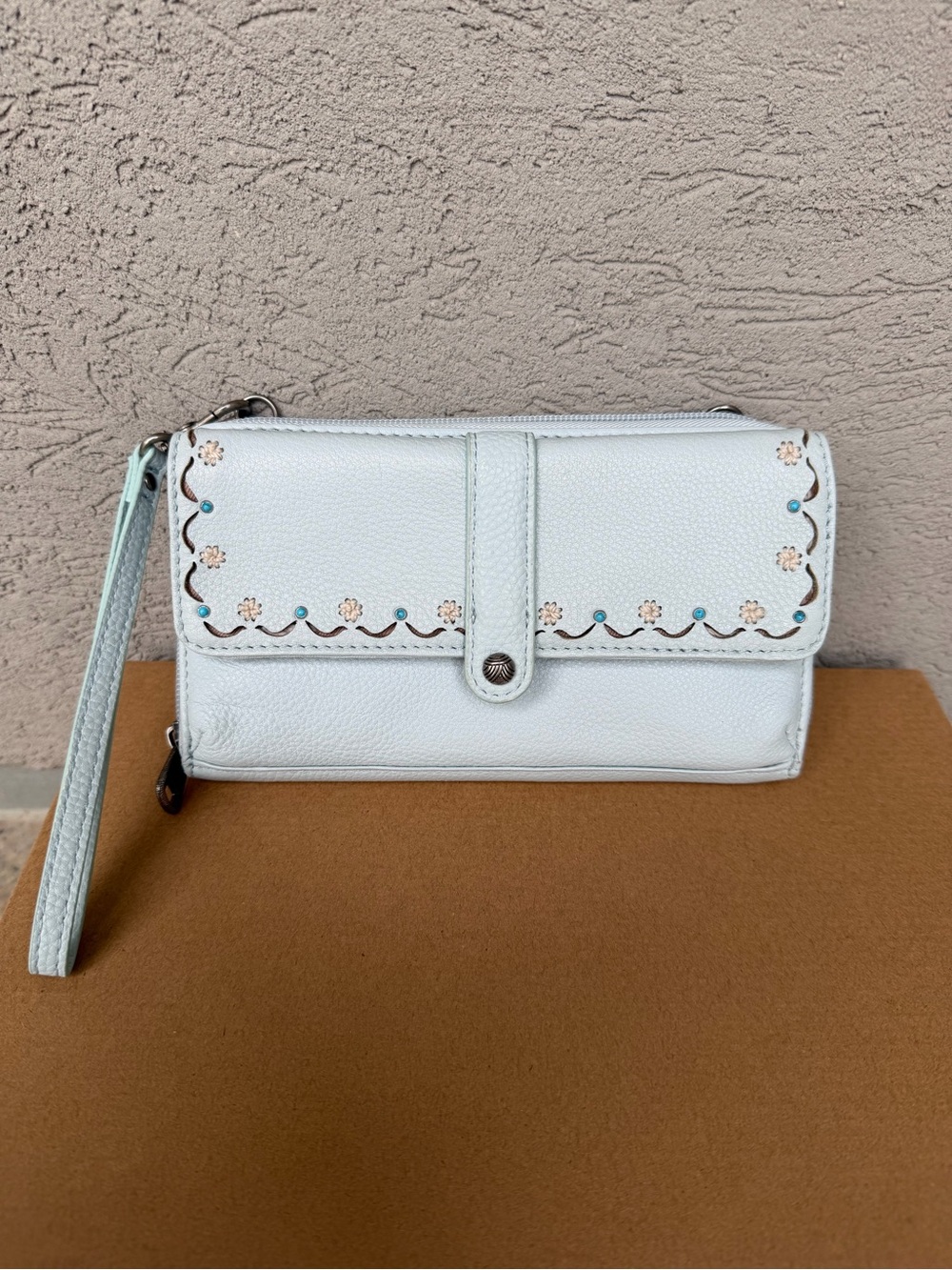 The Sak Iris Smartphone Wallet Wristlet Light Blue Leather Floral Turquoise